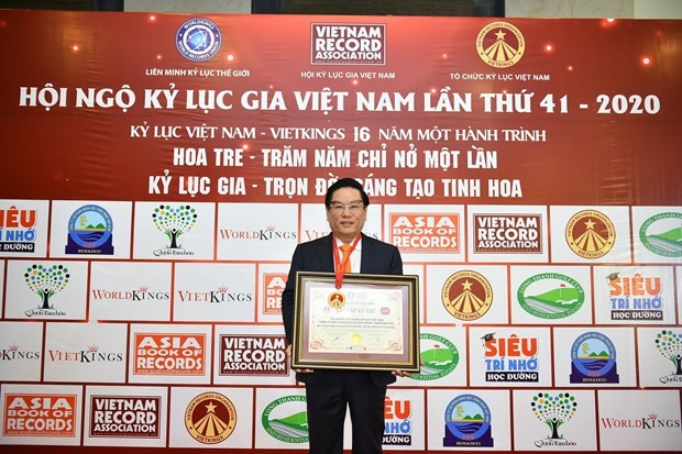 บริษัท Biendong POC ทำสถิติของเวียดนามด้านการจัดพิธีเคารพธงชาติบนแท่นขุดเจาะน้ำมันไกลแผ่นดินใหญ่ที่สุด - ảnh 1