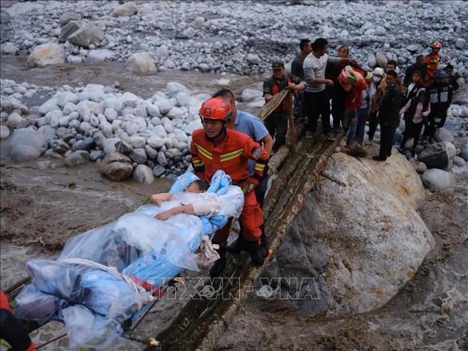 จำนวนผู้เสียชีวิตจากเหตุแผ่นดินไหวที่มณฑลเสฉวน ประเทศจีนเพิ่มขึ้น - ảnh 1