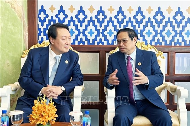 นายกรัฐมนตรีฝ่ามมิงชิ้งพบปะกับผู้นำสาธารณรัฐเกาหลี อินเดียและสหประชาชาตินอกรอบการประชุมผู้นำอาเซียน - ảnh 1