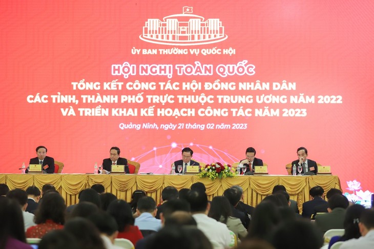 การประชุมสรุปผลการดำเนินงานของสภาประชาชนระดับจังหวัดและนครปี 2022 และวางหน้าที่ในปี 2023 - ảnh 1