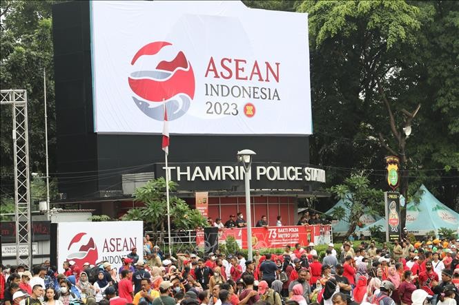 อินโดนีเซียประกาศประเด็นที่สำคัญในด้านเศรษฐกิจในปีประธานอาเซียน 2023 - ảnh 1