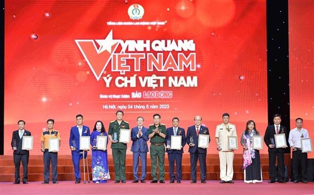 รายการ “ความรุ่งโรจน์เวียดนาม”ครั้งที่ 18 ประจำปี 2023 ยกย่องสดุดีตัวอย่างดีเด่นในขบวนการแข่งขันรักชาติ - ảnh 1