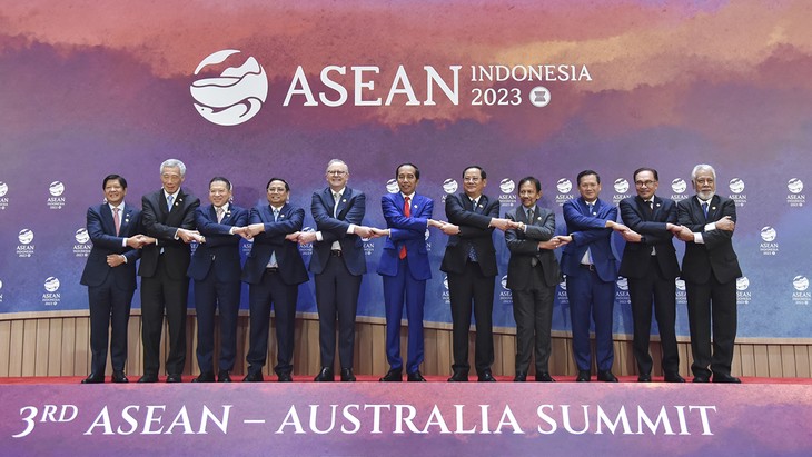 นายกรัฐมนตรีฝ่ามมิงชิ้ง เข้าร่วมการประชุมผู้นำอาเซียน-ออสเตรเลียและอาเซียน-สหประชาชาติ - ảnh 1