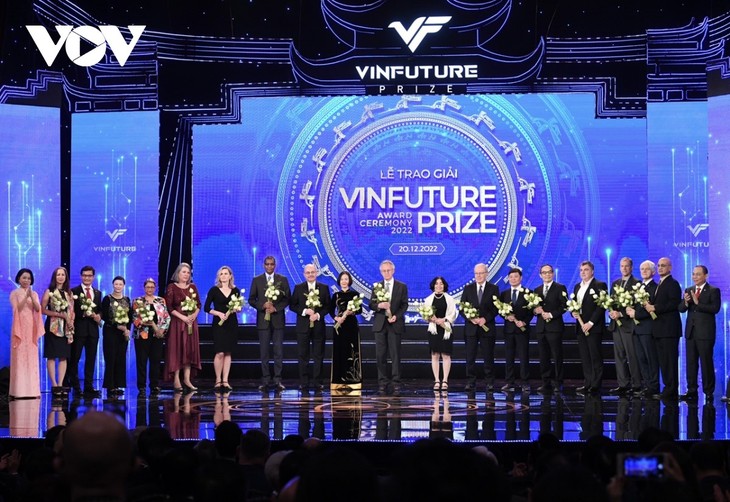 นักวิทยาศาสตร์ระดับโลกหลายคนเข้าร่วมสัปดาห์วิทยาศาสตร์เทคโนโลยี VinFuture ปี 2023 - ảnh 1