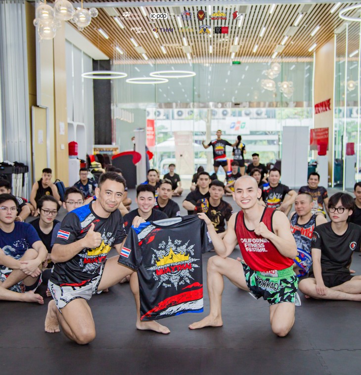 กิจกรรม  International Muay Thai Boran Training Week 2023 สำหรับผู้ฝึกสอนและนักกีฬามวยไทยในกรุงฮานอย - ảnh 3