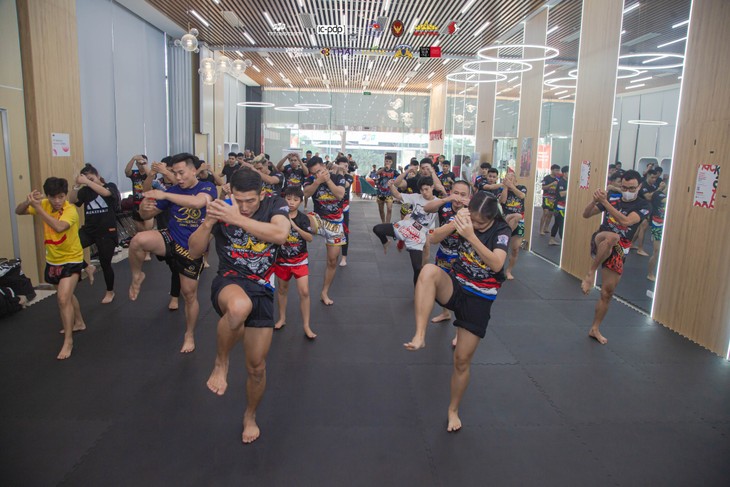 กิจกรรม  International Muay Thai Boran Training Week 2023 สำหรับผู้ฝึกสอนและนักกีฬามวยไทยในกรุงฮานอย - ảnh 5