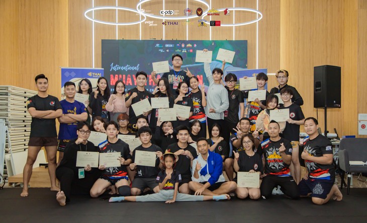 กิจกรรม  International Muay Thai Boran Training Week 2023 สำหรับผู้ฝึกสอนและนักกีฬามวยไทยในกรุงฮานอย - ảnh 8
