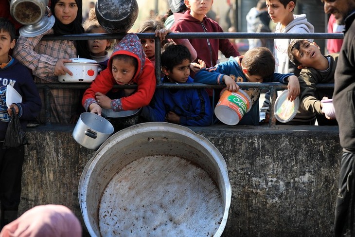 สหประชาชาติเรียกร้องให้ค้ำประกันการขนส่งสิ่งของบรรเทาทุกข์เพื่อหลีกเลี่ยงปัญหาความหิวโหยในฉนวนกาซา - ảnh 1
